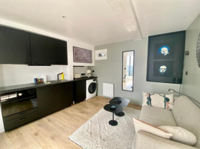 “L’atypique”-superbe logement avec parking privé